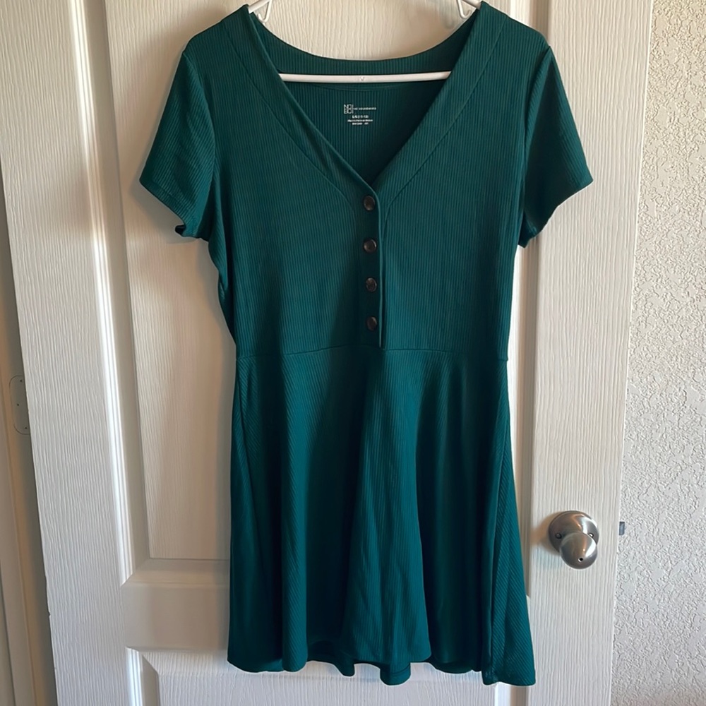 Large size 11 to 13 dress. Great condition! 58% polyester 33% rayon 9% spandex